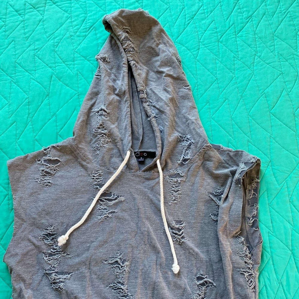 Crop-top sleeveless hoodie